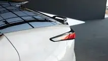 Lexus RZ 550e 2025 vista dal vivo