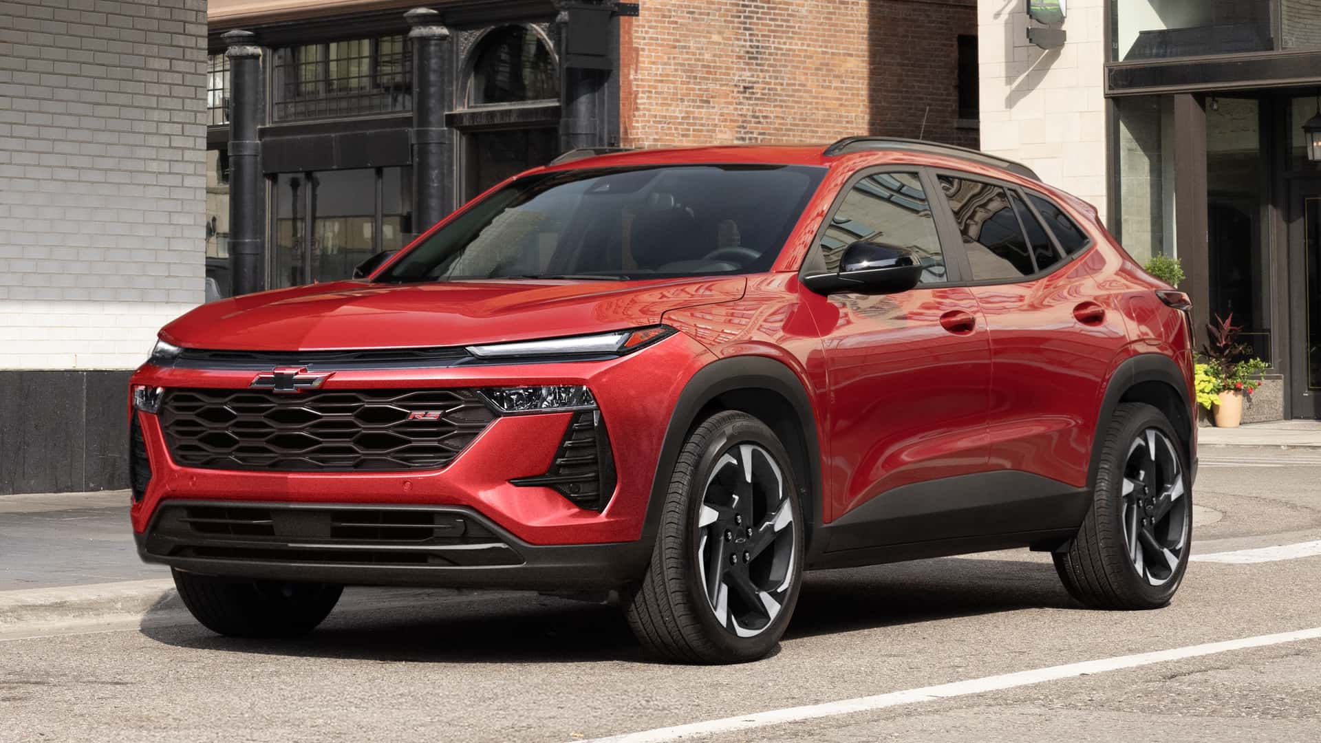 Chevrolet Trax RS 2027, вид спереди три четверти