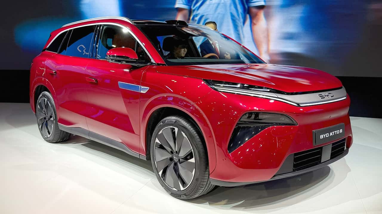 Il nuovo SUV a 7 posti di BYD debutta a Parigi: BYD Atto 8