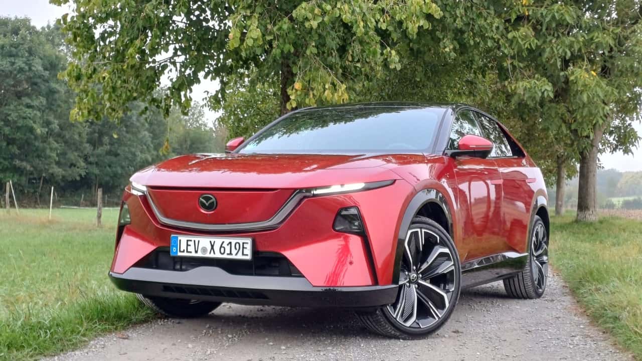 Mazda CX-6e 2026: ¿ahora sí el Tesla Model Y tiene que temer?
