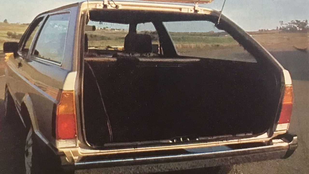 007 - Com carga até o teto, o porta-malas tinha 620 litros de capacidade