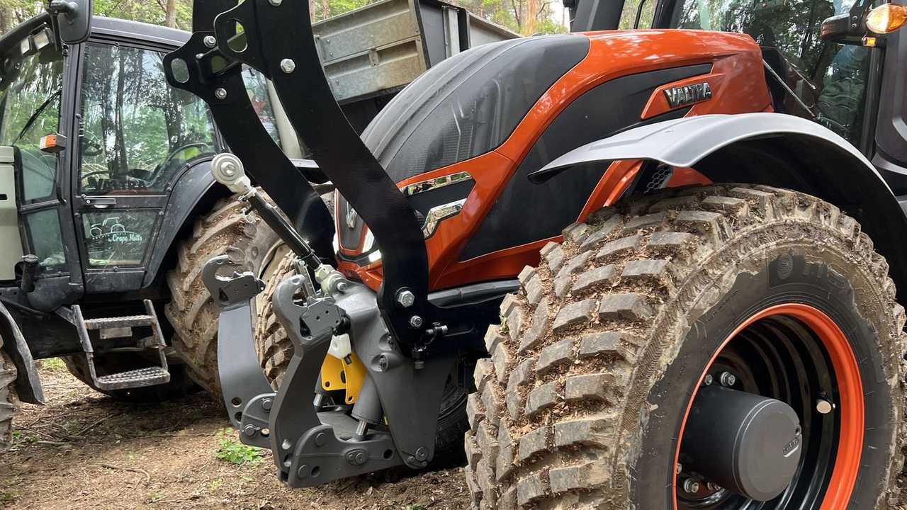 Valtra T235 V e Kesla 316 T Studio Unlimited