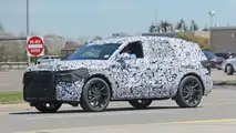 Ford Fusion Active (2023) auf Erlkönigbildern