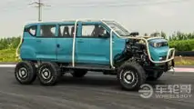 Offroad-Monster mit sechs Rädern