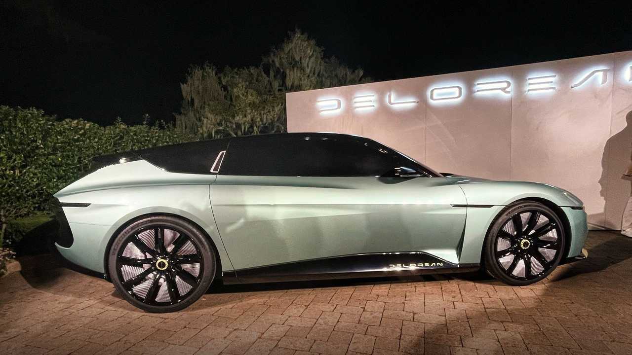 DeLorean Alpha5 Plasmatail Concept