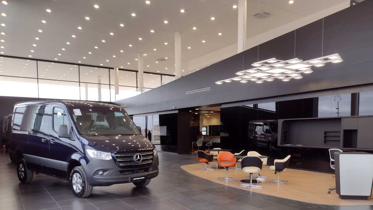 Foto3. Inauguraci_n en Olavarr_a del Concesionario Bari S.A. de Mercedes-Benz Argentina.