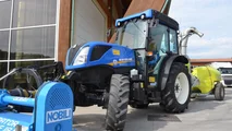 Né le pendenze né gli attrezzi combinati fermano il New Holland T4.110F SuperSteer: potenza, idraulica generosa e BlueCab 4 per i trattamenti