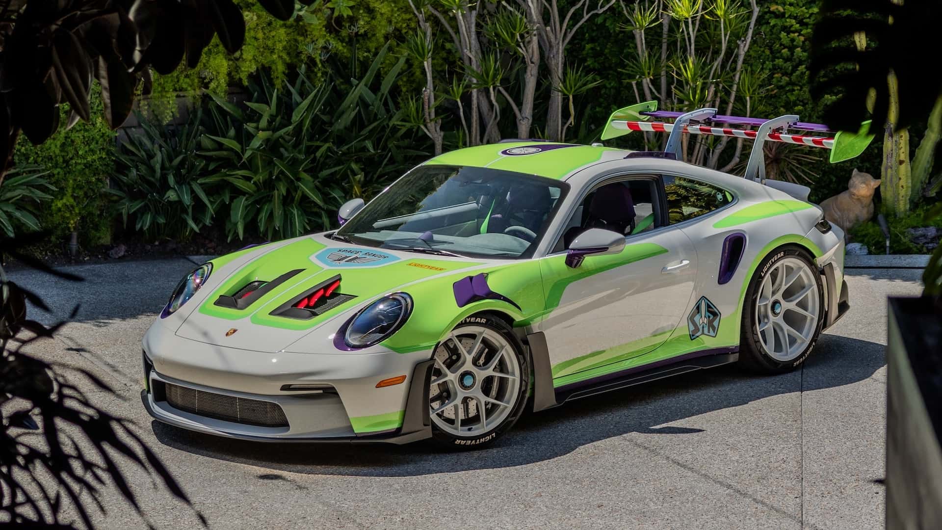 https://cdn.motor1.com/images/mgl/KbgEYq/s1/porsche-and-pixar-toy-story-collaboration.jpg