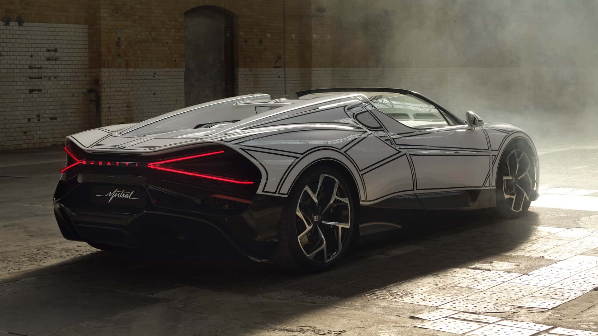 https://cdn.motor1.com/images/mgl/KbgKlb/s1/bugatti-w16-mistral-blanc-eternel.jpg