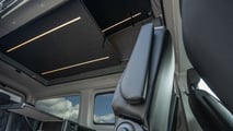 Das neue Reimo-Schlafdach erweitert die Stehhöhe im MAN TGE