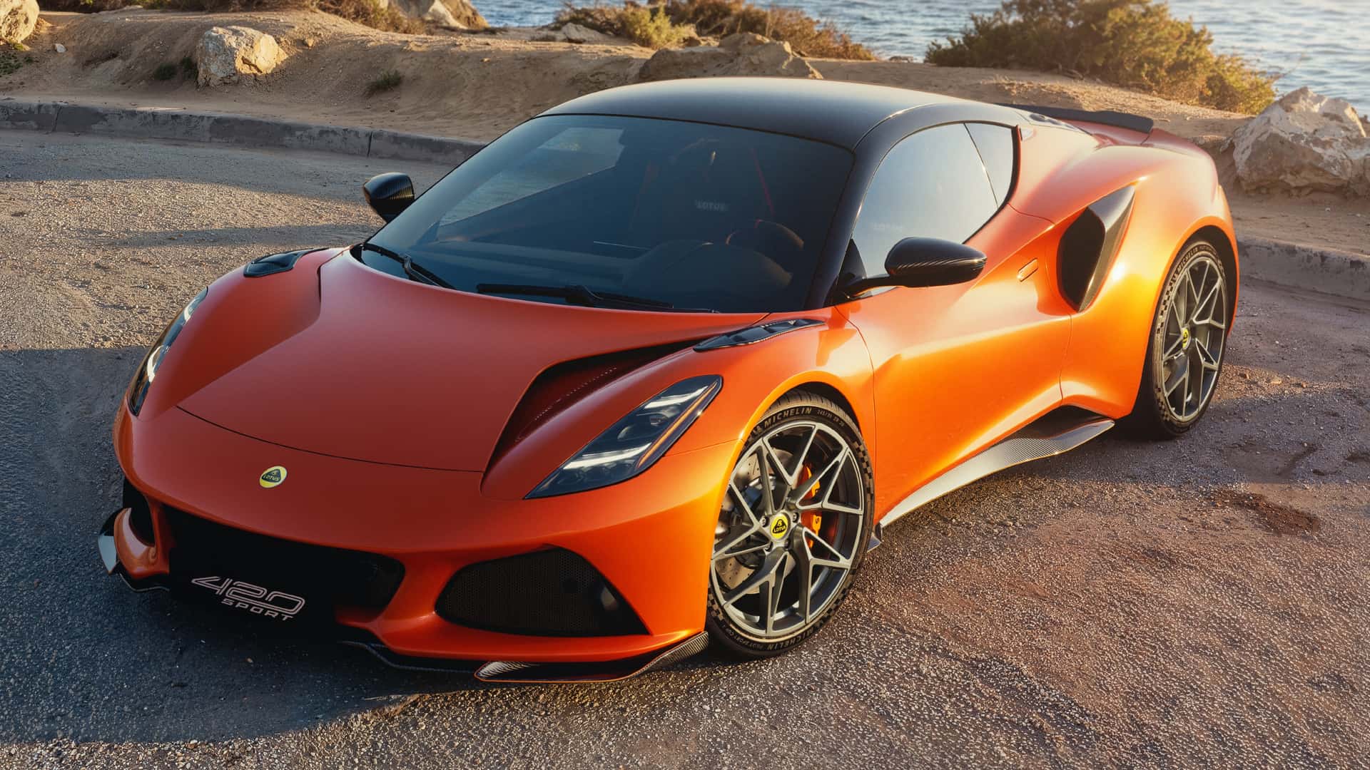 Lotus Emira 420 Sport جدید قدرت را اضافه می کند، وزن را کاهش می دهد و گزینه سقف شیشه ای رنگی قابل جابجایی را ارائه می دهد. Lotus Emira 420 Sport جدید قدرت را اضافه می کند، وزن را کاهش می دهد و گزینه سقف شیشه ای رنگی قابل جابجایی را ارائه می دهد.