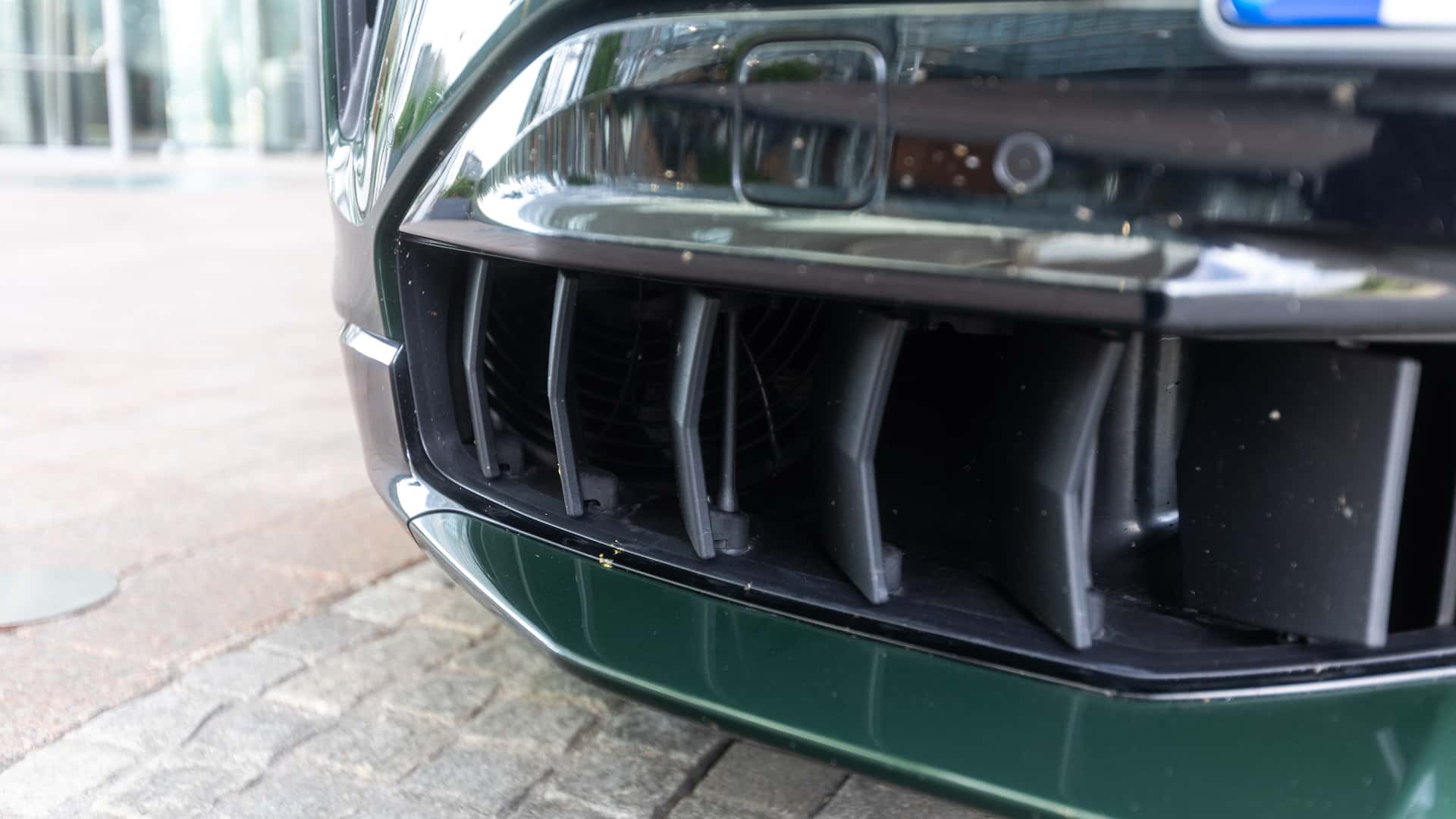 https://cdn.motor1.com/images/mgl/KbgwPN/s1/2026-porsche-cayenne-s-coupe-electric.jpg