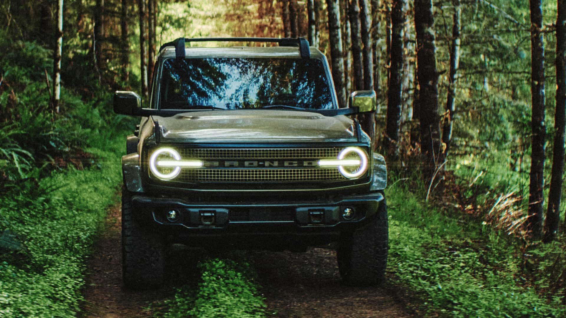 https://cdn.motor1.com/images/mgl/Kbgznq/s1/2027-ford-bronco-filson.jpg