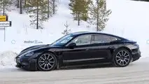 Porsche Taycan restyling, le foto spia delle diverse varianti