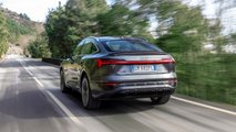 FOTO - Audi Q8 e-tron prova su strada