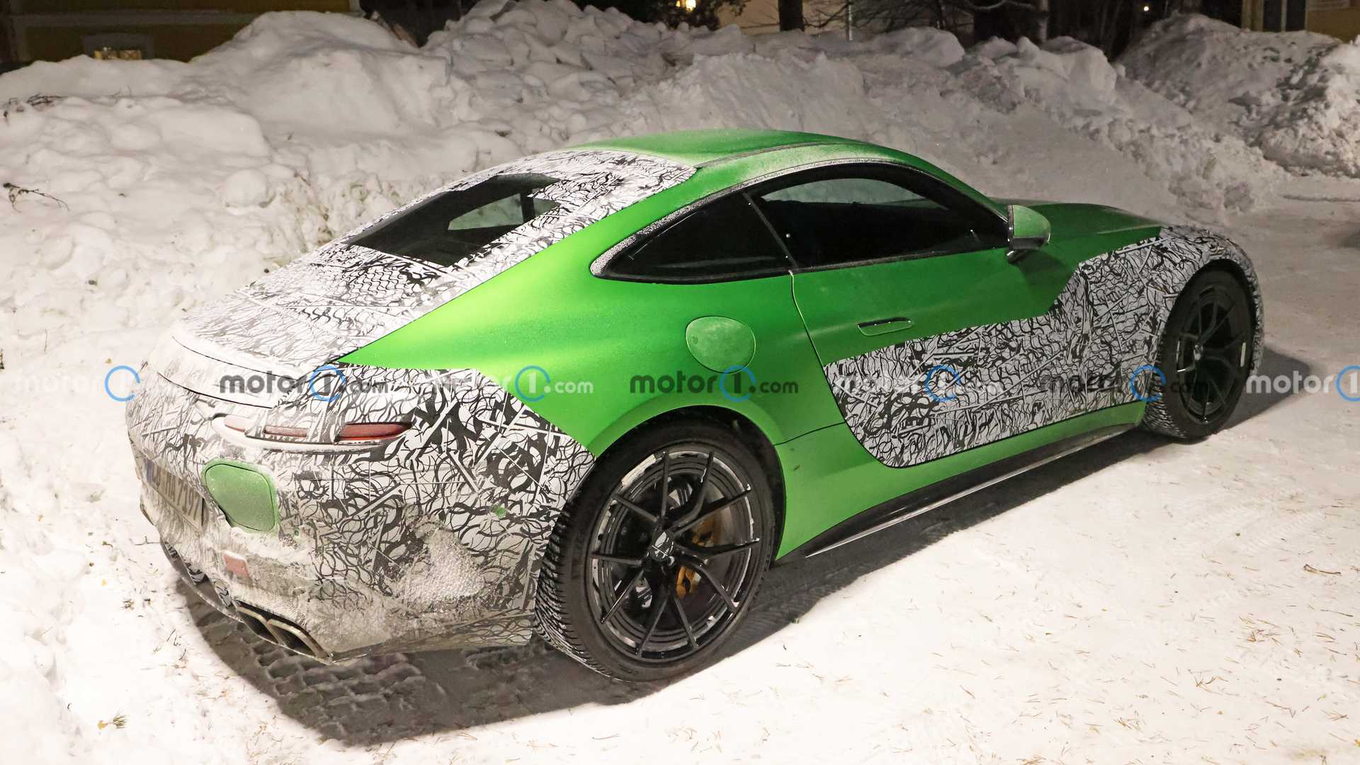 mercedes-amg-gt-coupe-phev-spy-photo.jpg