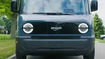 Vista frontale esterna del veicolo di consegna elettrico Amazon Electric Delivery