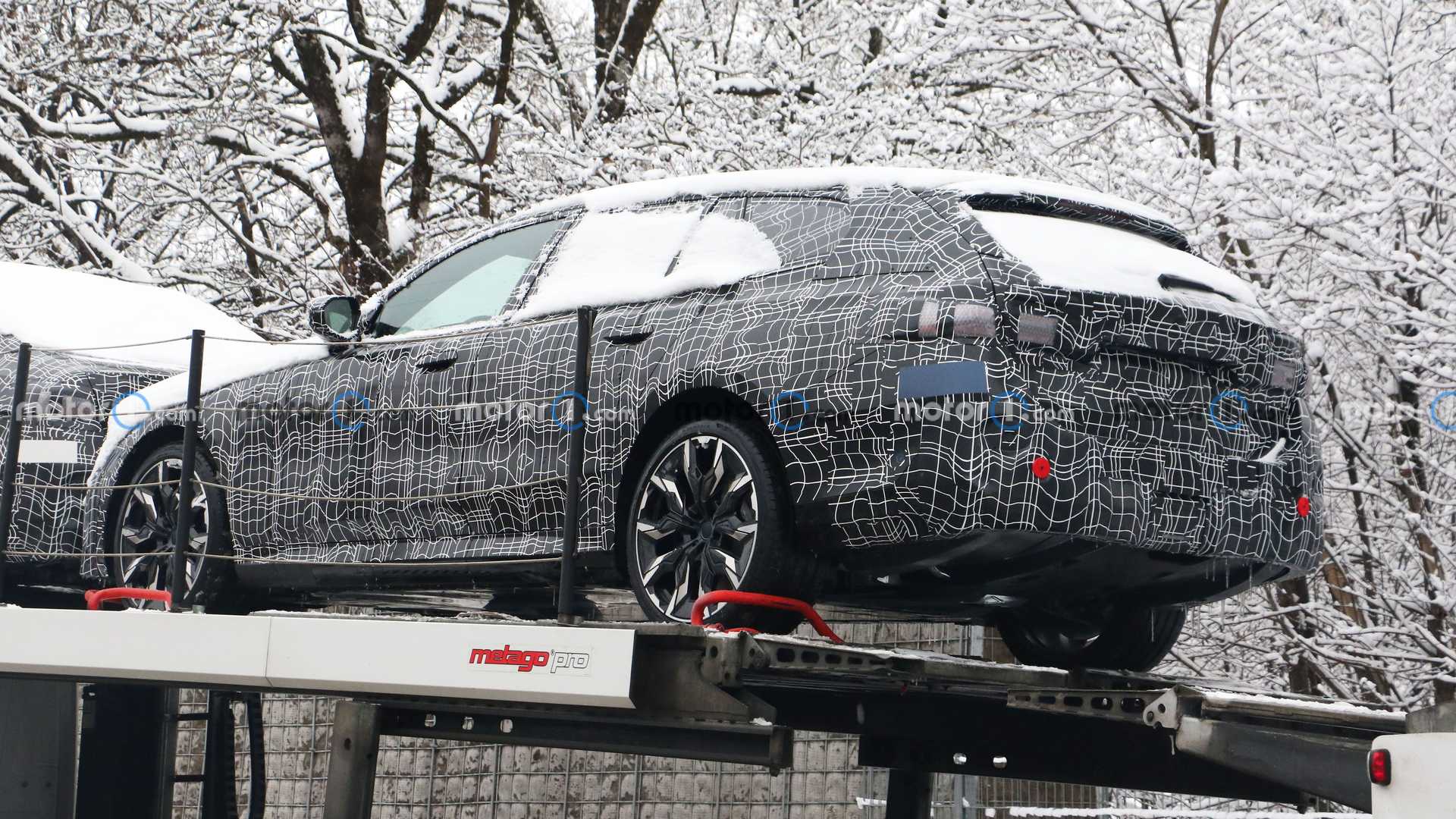 bmw-i5-touring-new-spy-photo.jpg