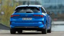 Opel Astra Sports Tourer PHEV (2022) nel test