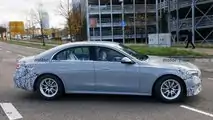 Mercedes-Benz E-Klasse Limousine (2023) fast ungetarnt erwischt