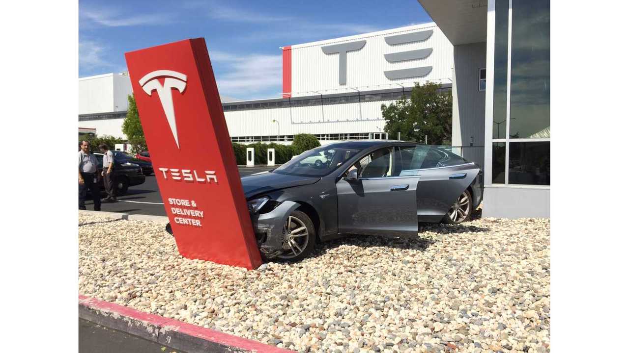 Crashed Tesla Model S - Sudden Acceleration Again Blamed, But Untrue