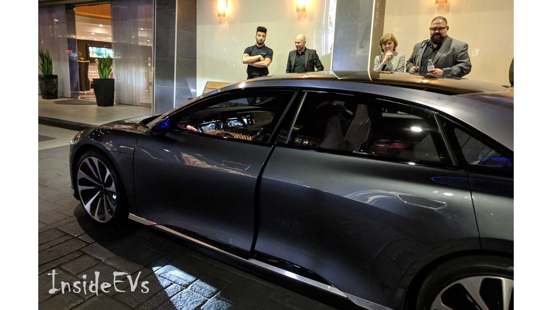https://cdn.motor1.com/images/mgl/Ke3WR/s6/lucid-air-hits-the-la-auto-show-stage.jpg