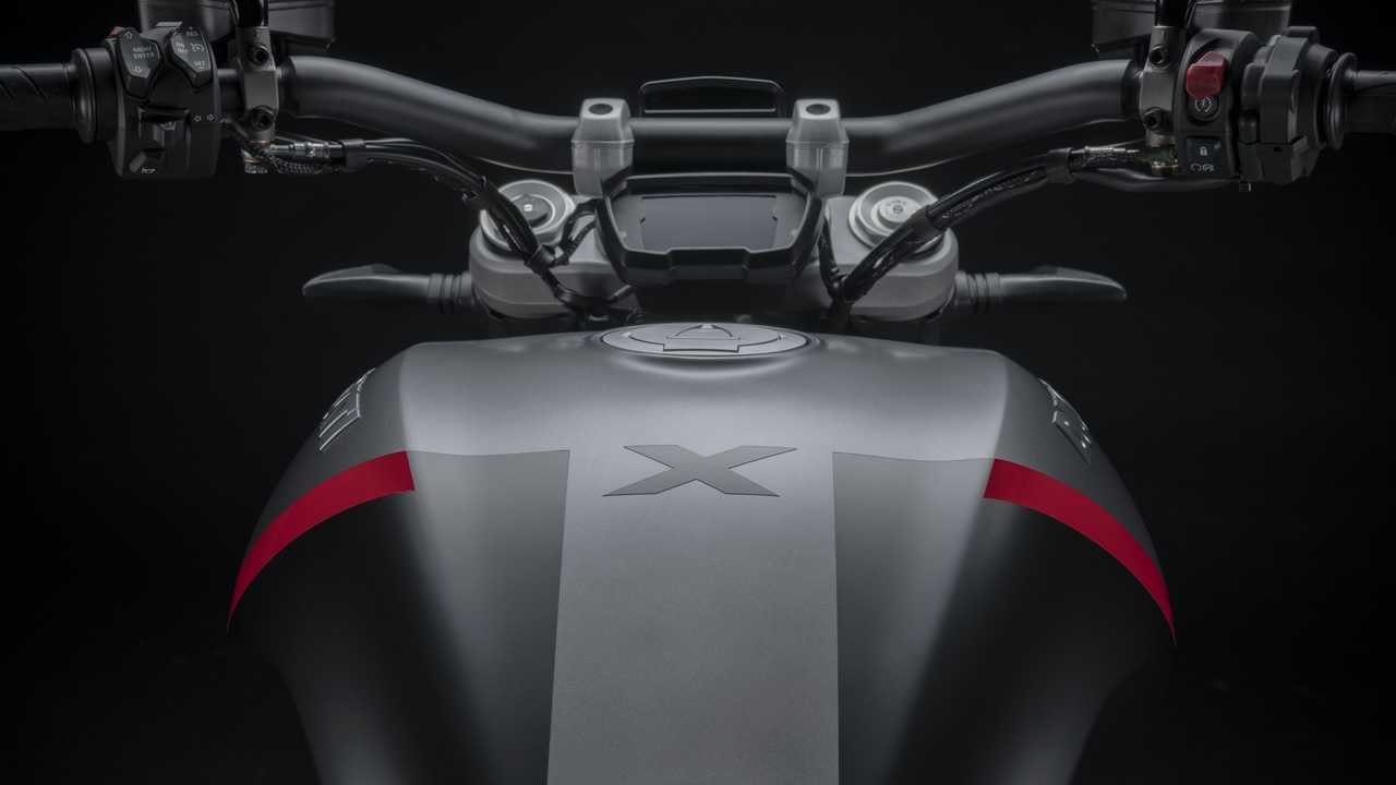 Ducati XDiavel Dark y Black Star 2021