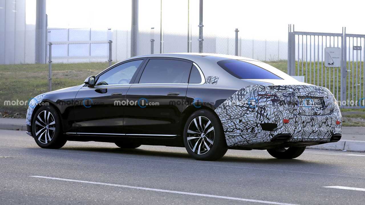 Mercedes-Maybach S-Klasse (2021) kaum noch getarnt erwischt