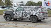 Jeep Grand Cherokee 3 Row Spy Shots Rear Corner