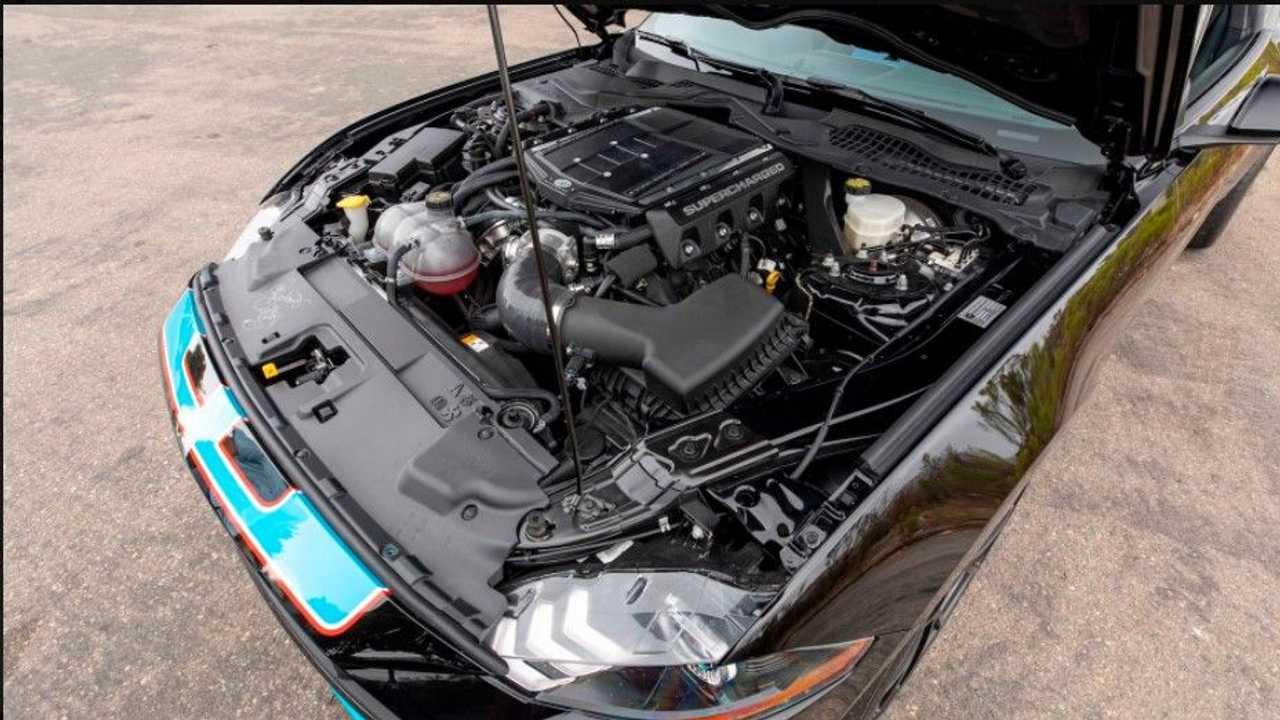 Ford Mustang Edisi Petty’s Garage Warrior mesin