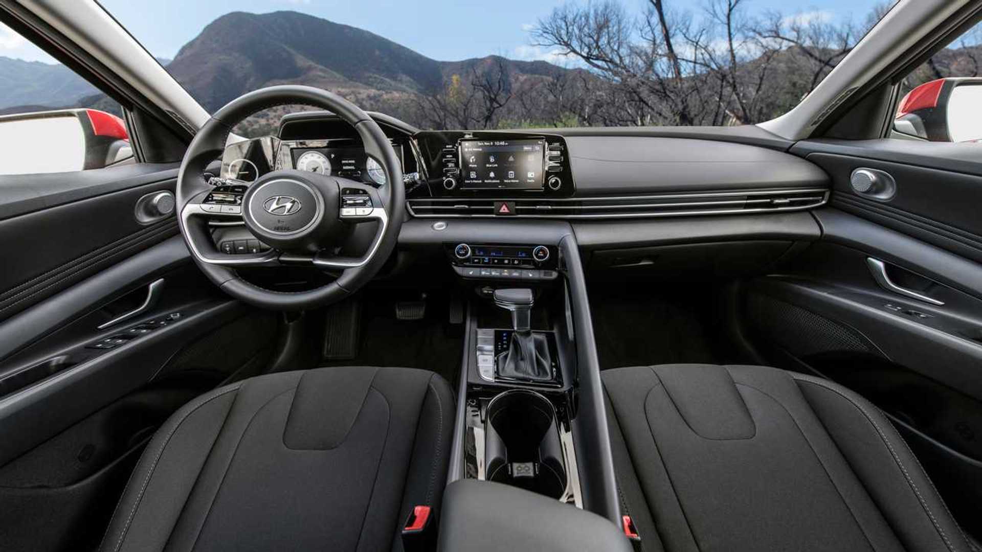 2021-hyundai-elantra-interior-dashboard.jpg