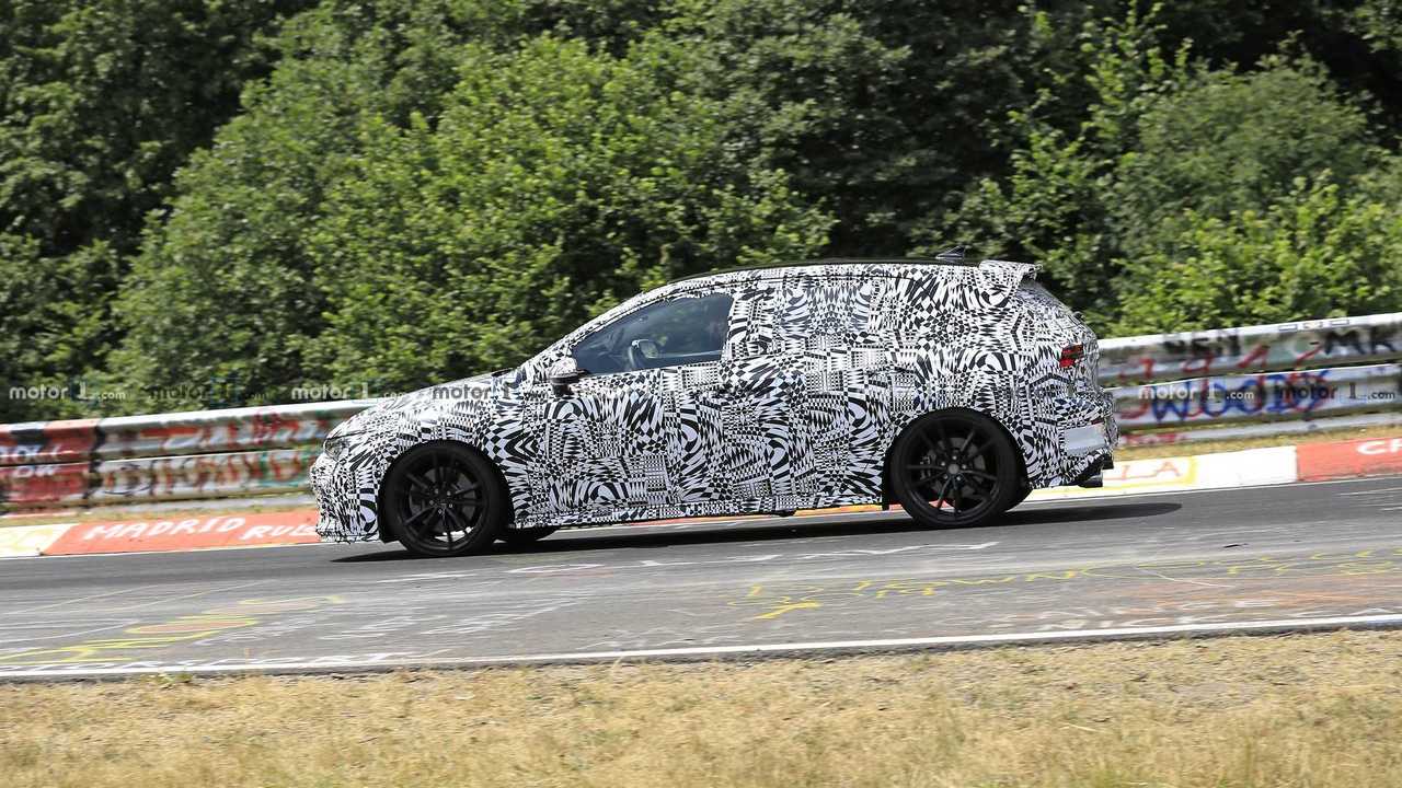 New VW Golf GTI spy photo
