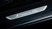 2019 Jaguar F-Pace 300 Sport ve Checkered Flag özel versiyonları