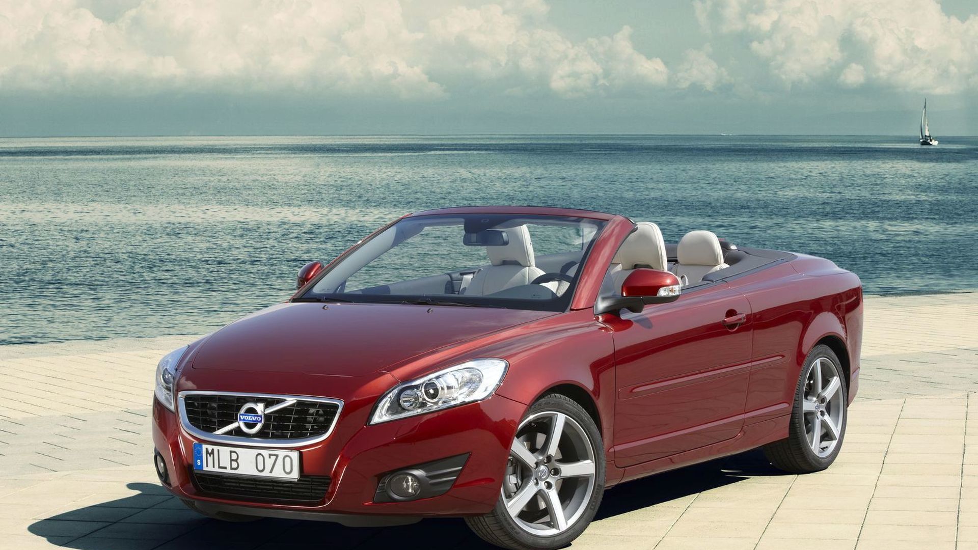 2009-179895-2010-volvo-c70-facelift1.jpg