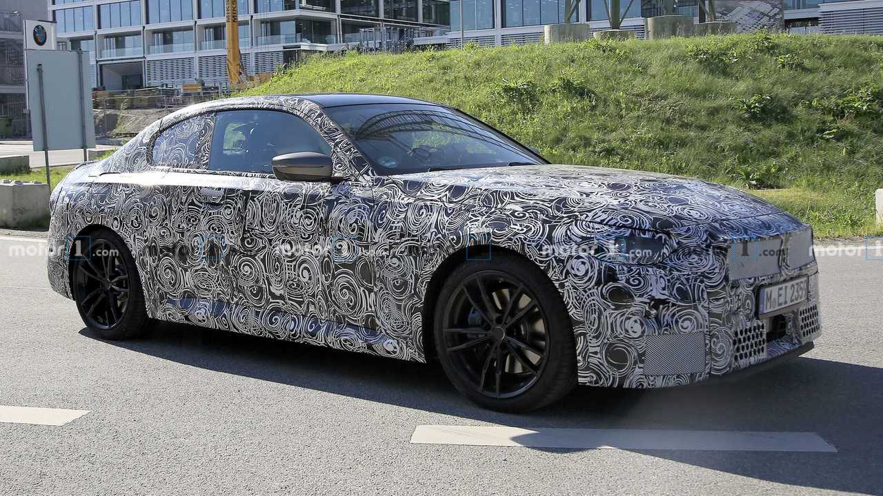 2022 BMW Serie 2 Coupé spia foto anteriore quarto