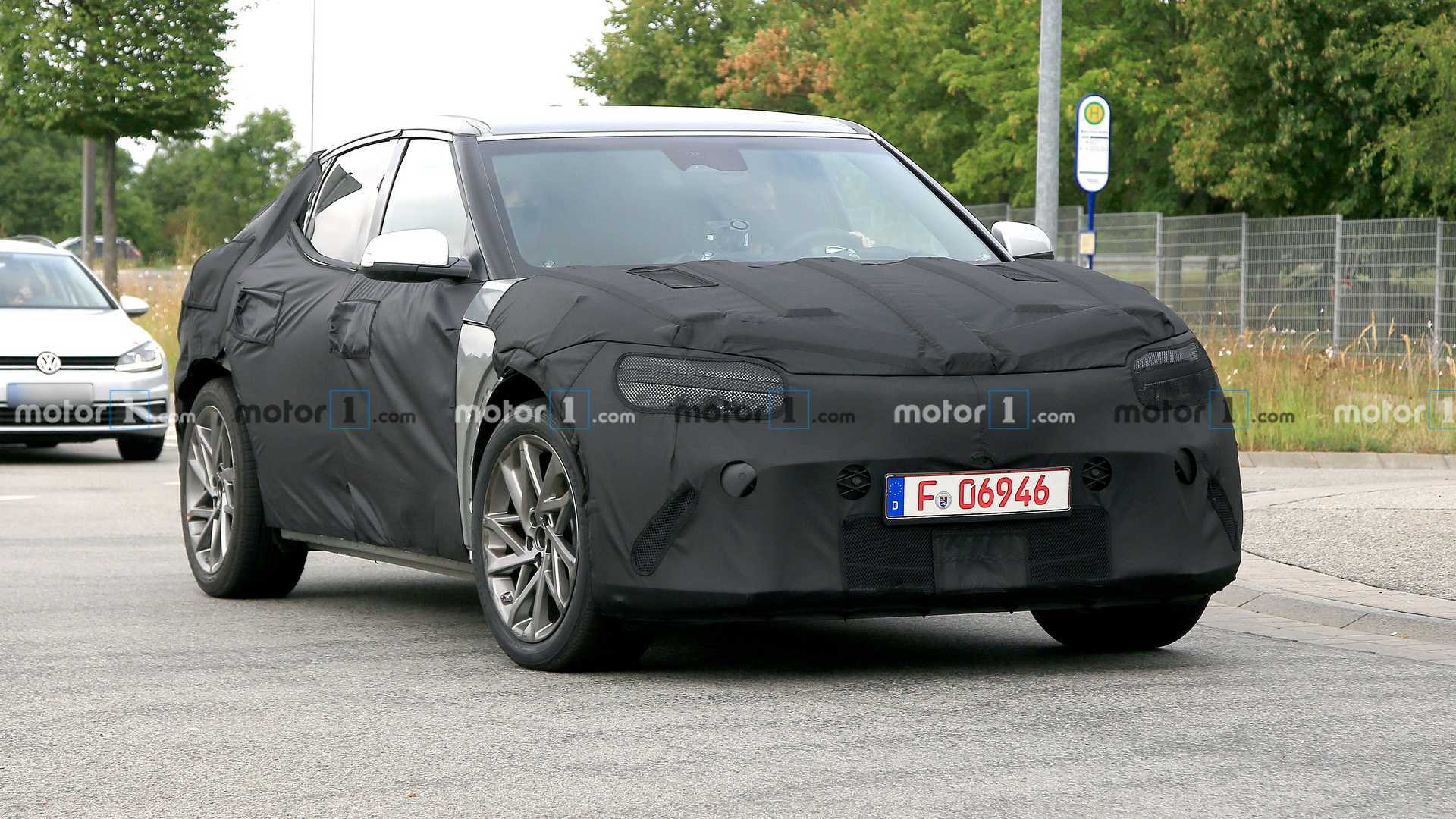 https://cdn.motor1.com/images/mgl/KppvA/s1/hyundai-jw-ev-spy-shots-front-three-quarters.jpg hyundai-jw-ev-spy-shots-front-three-quarters
