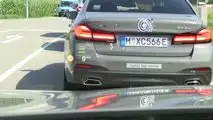 BMW 545e xDrive (2020): Die Verkehrszeichenerkennung sieht inzwischen auch, ob die Ampel rot oder grün zeigt