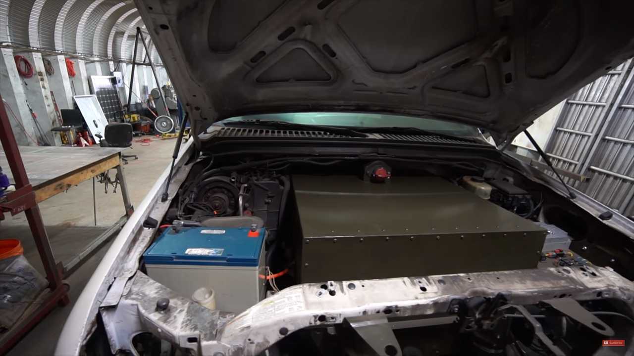 This Ford F-450 May Be The First Tesla-Powered Pickup Truck Ever