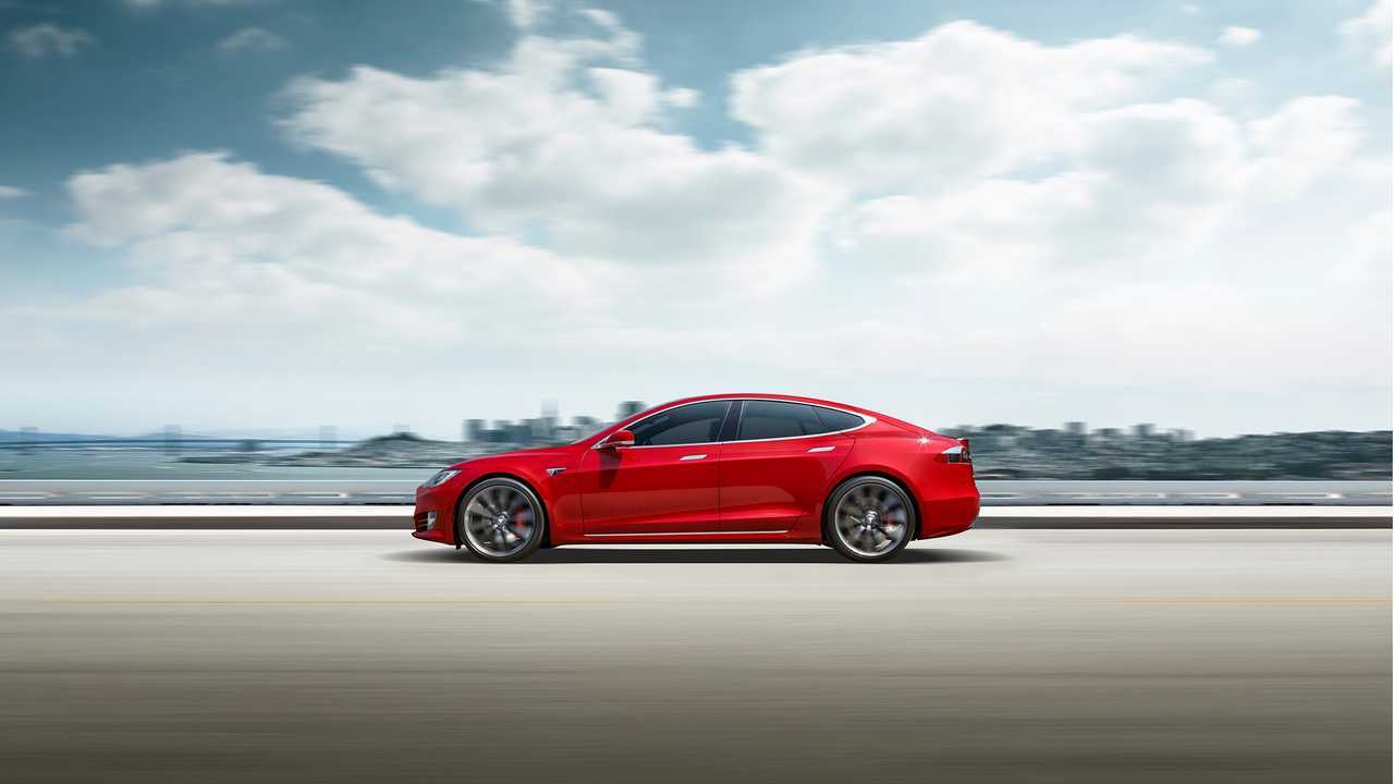 Porsche-Tesla, il duello ha inizio