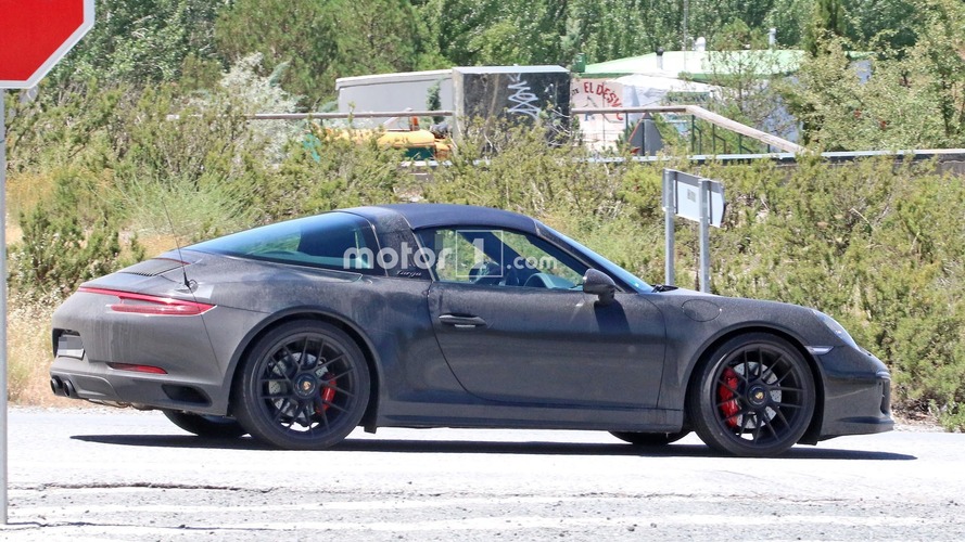 Porsche 911 GTS Targa facelift spy shots