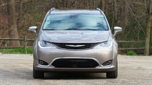 2017 Chrysler Pacifica Hybrid: Review