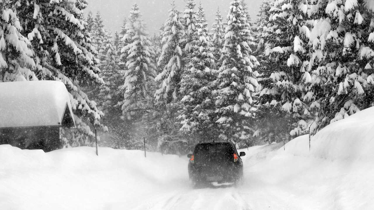 Heavy snow on the PlockenPass route of the Austrian Alps