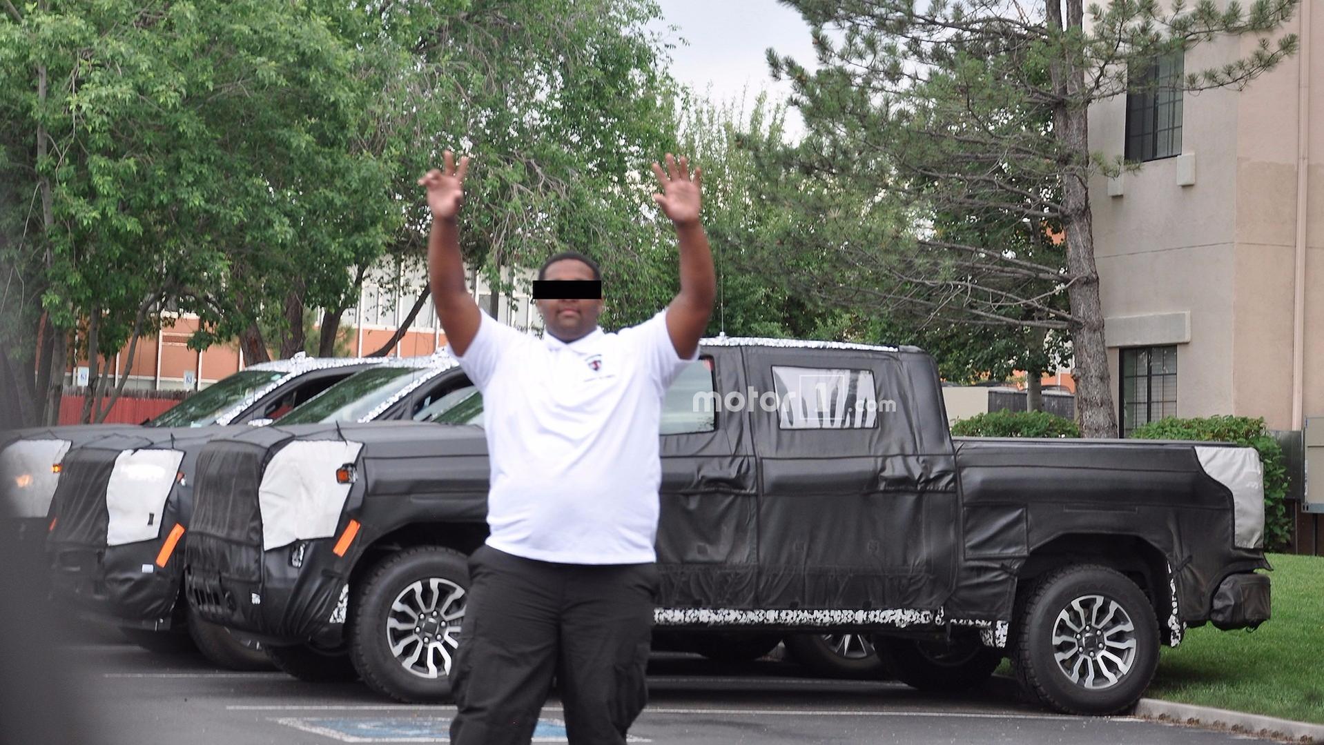 2019 Chevy Silverado/GMC Sierra Spied... But Security Isn ... 2019 Chevy Silverado/GMC Sierra Spied... But Security Isn ...