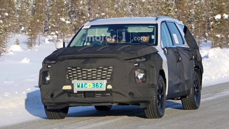 Hyundai Three-Row SUV Spy Photo