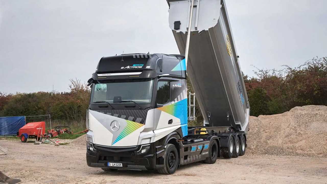 Mercedes-Benz Trucks eActros LongHaul da cantiere