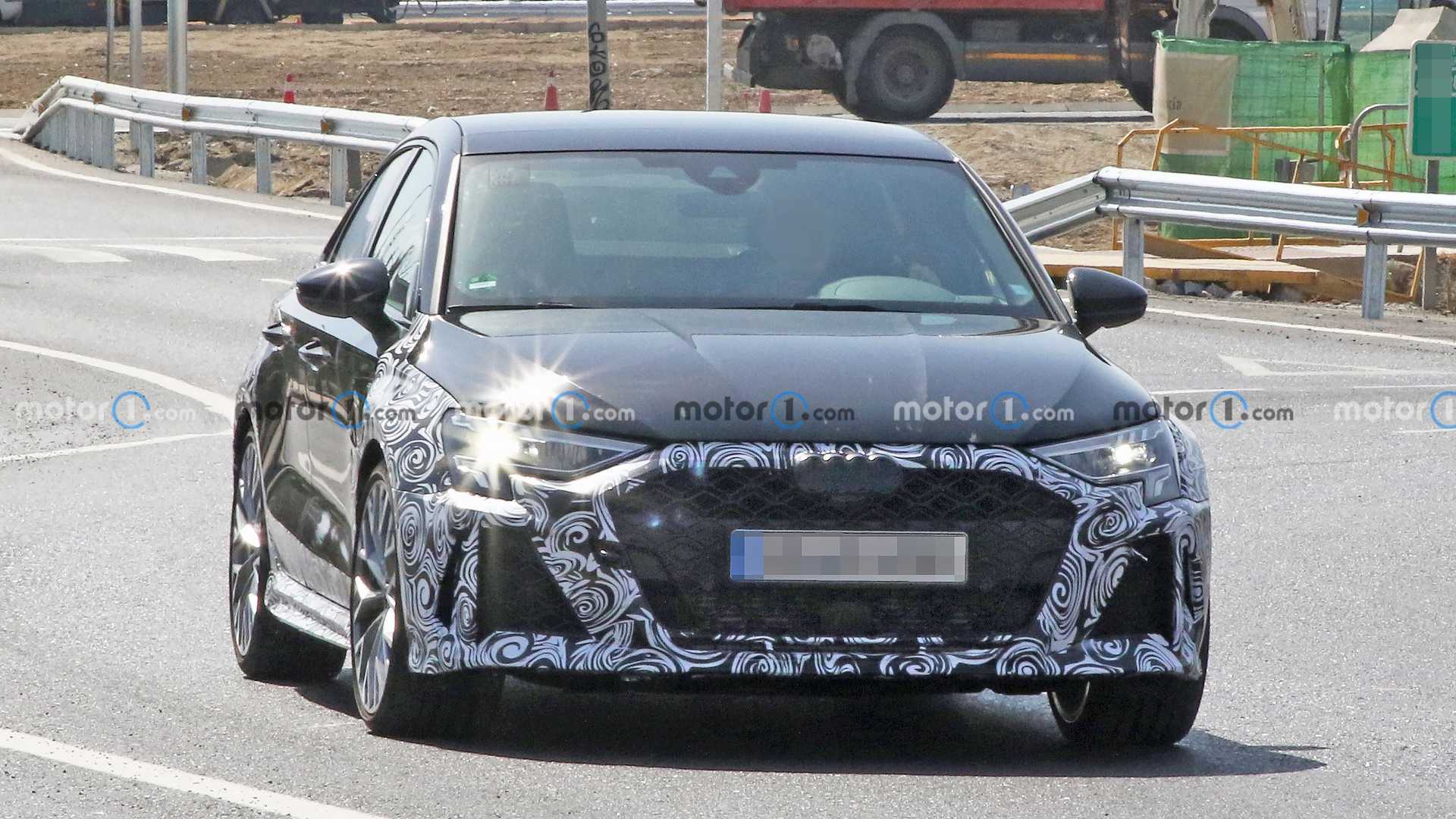 https://cdn.motor1.com/images/mgl/L307jN/s1/audi-rs3-facelift-spy-photos.jpg