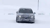 Photo d'espionnage de la berline Mercedes EQA