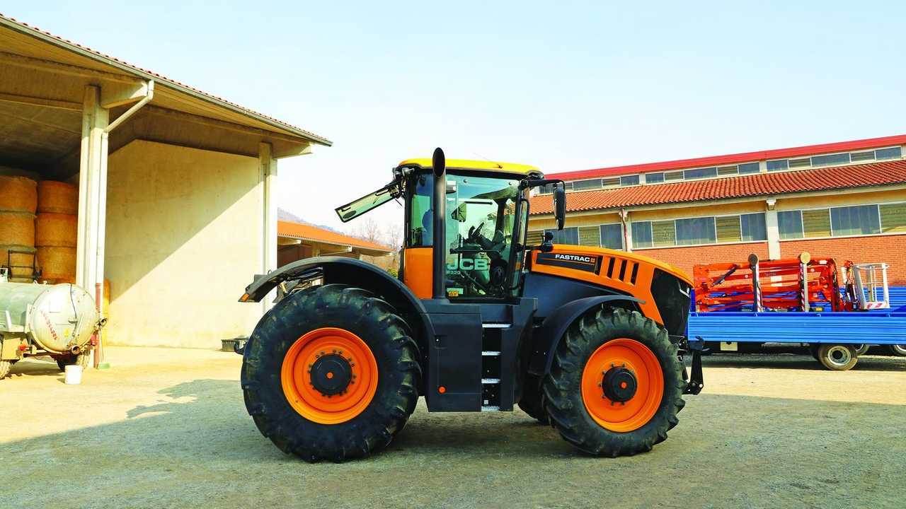 JCB FASTRAC 8330