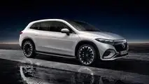 Mercedes EQS SUV em branco alpino, foto de estúdio (2023)
