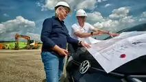 Planning meeting on the construction site